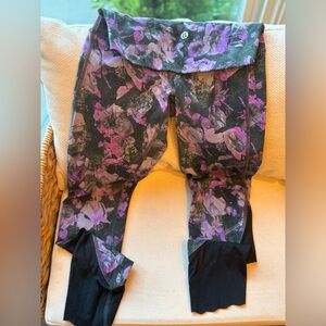 LULULEMON printed leggings. Size 2
